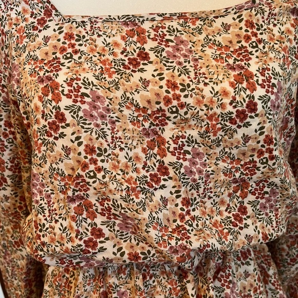 Roolee elastic waistband and wrist flowered blouse. - Picture 4 of 7